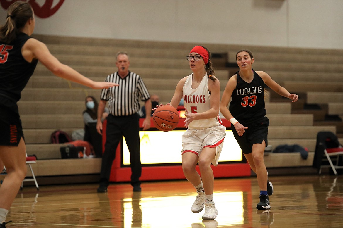 Sophomore Anna Reinink prepares to pull up for a jumper during Tuesday's game.