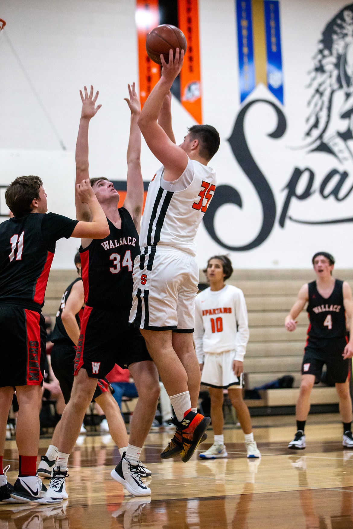 Sophomore Jace Yount attempts to hit a shot over a Wallace defender on Wednesday.