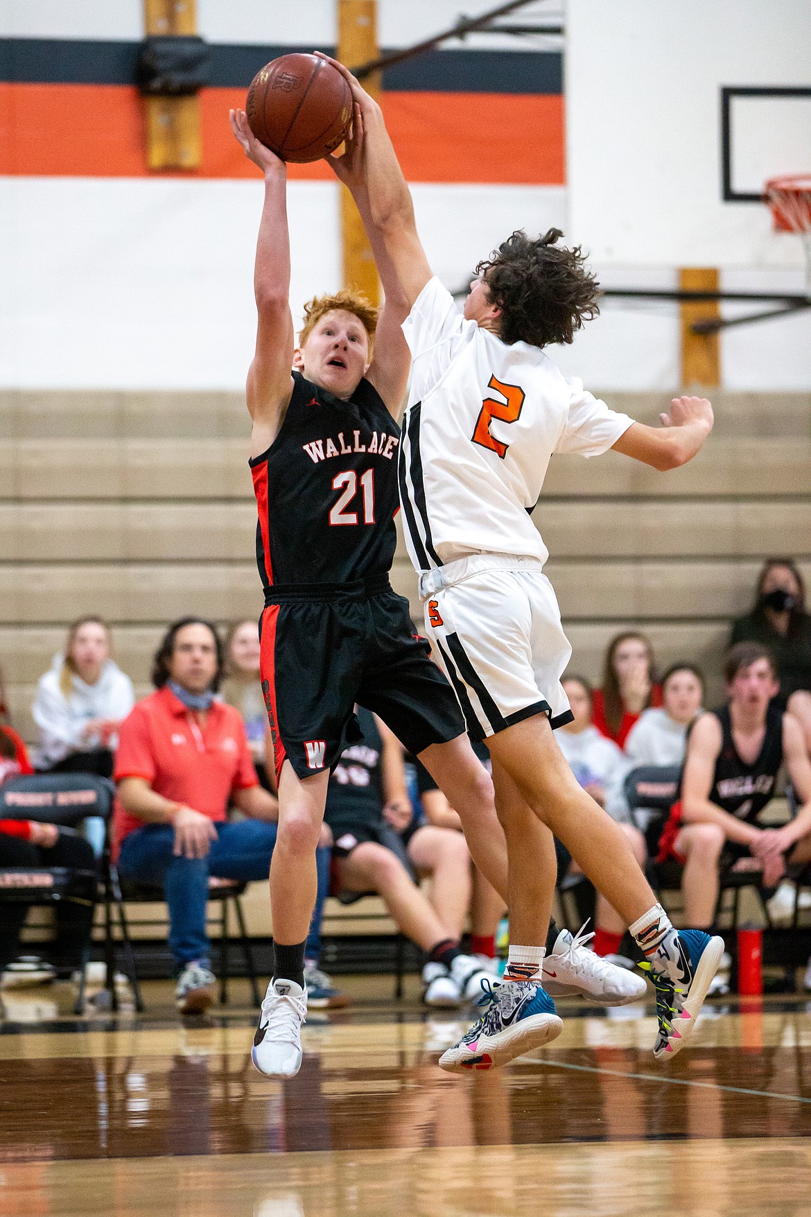 Sophomore Luke Butler blocks a Wallace shot on Wednesday.