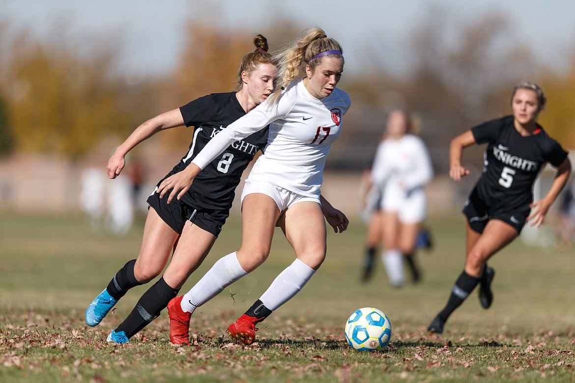 Emma Thielbahr plays in the 2019 4A state semifinal game against Bishop Kelly. Despite not playing for the Bulldogs this fall, Thielbahr earned a spot on the all-state team.