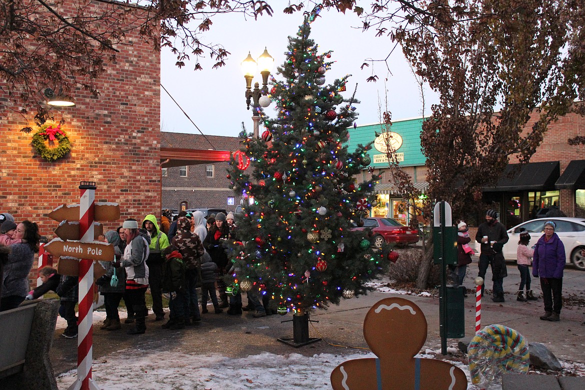 (Photo by Victor Corral Martinez)

Christmas Tree brightening everyones day.