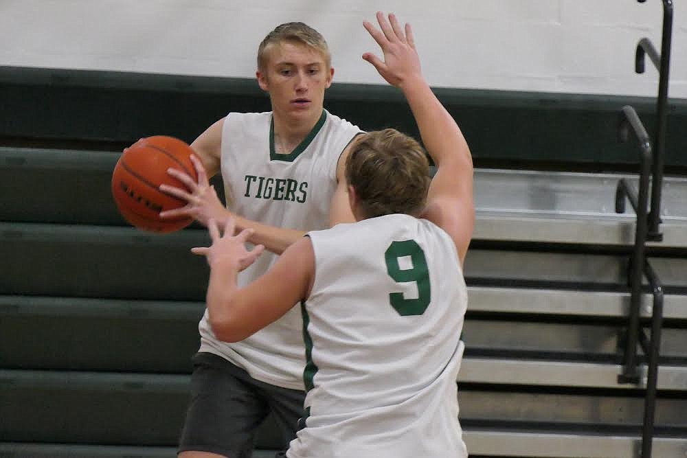 St. Regis 6-foot-7-inch senior post Andrew Sanford is guarded by freshman John Pruitt (9) during a recent practice. (Chuck Bandel/Valley Press)