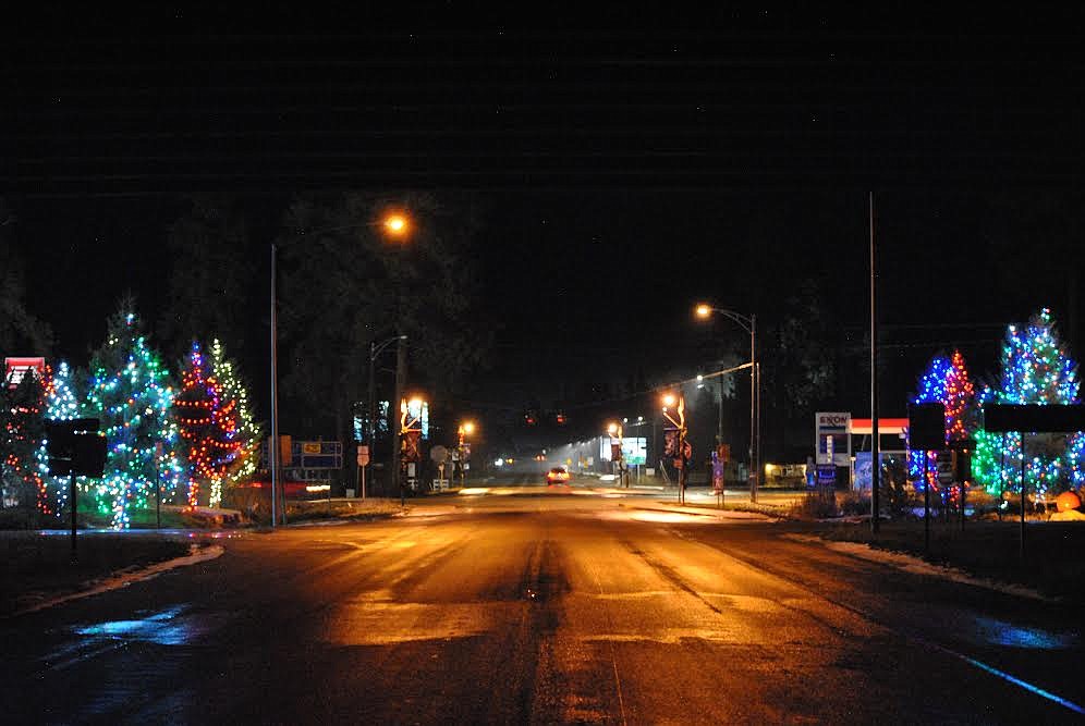 Those entering St. Regis are greeted by plenty of Christmas decorations and twinkling lights near the town’s four way stop. (Amy Quinlivan/Mineral Independent)