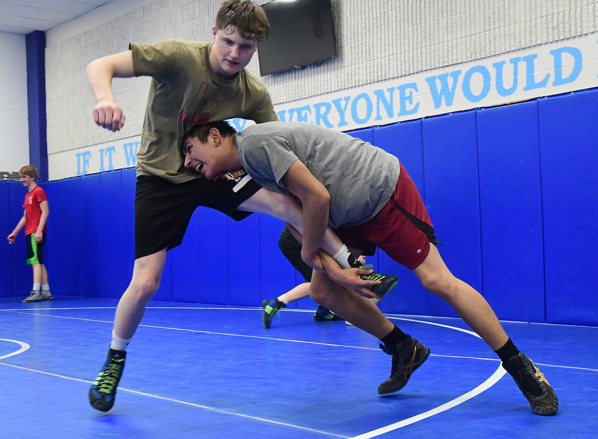 Trey Torpin (right) works on single leg with Ty Allen (left) in practice earlier this month. (Teresa Byrd/Hungry Horse News)