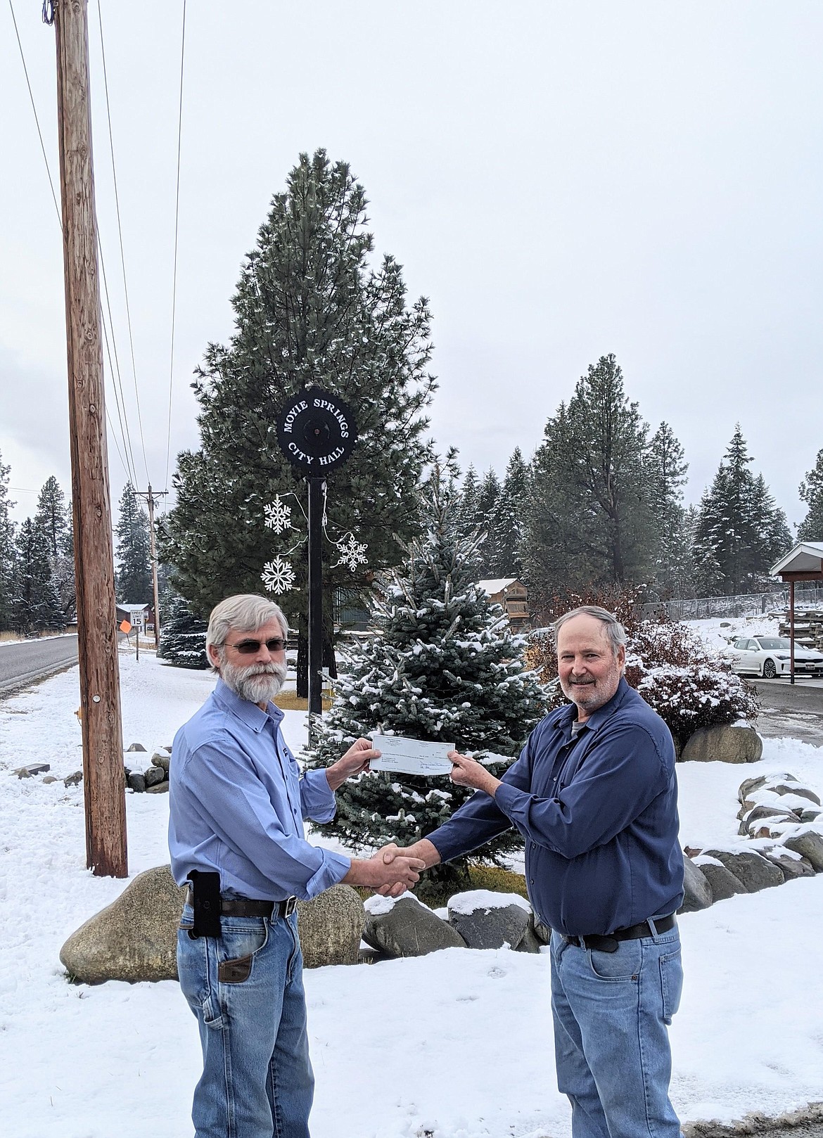 (Photo courtesy of City of Moyie Springs)
Eric Lederhos on left, Mayor Steve Economu on right