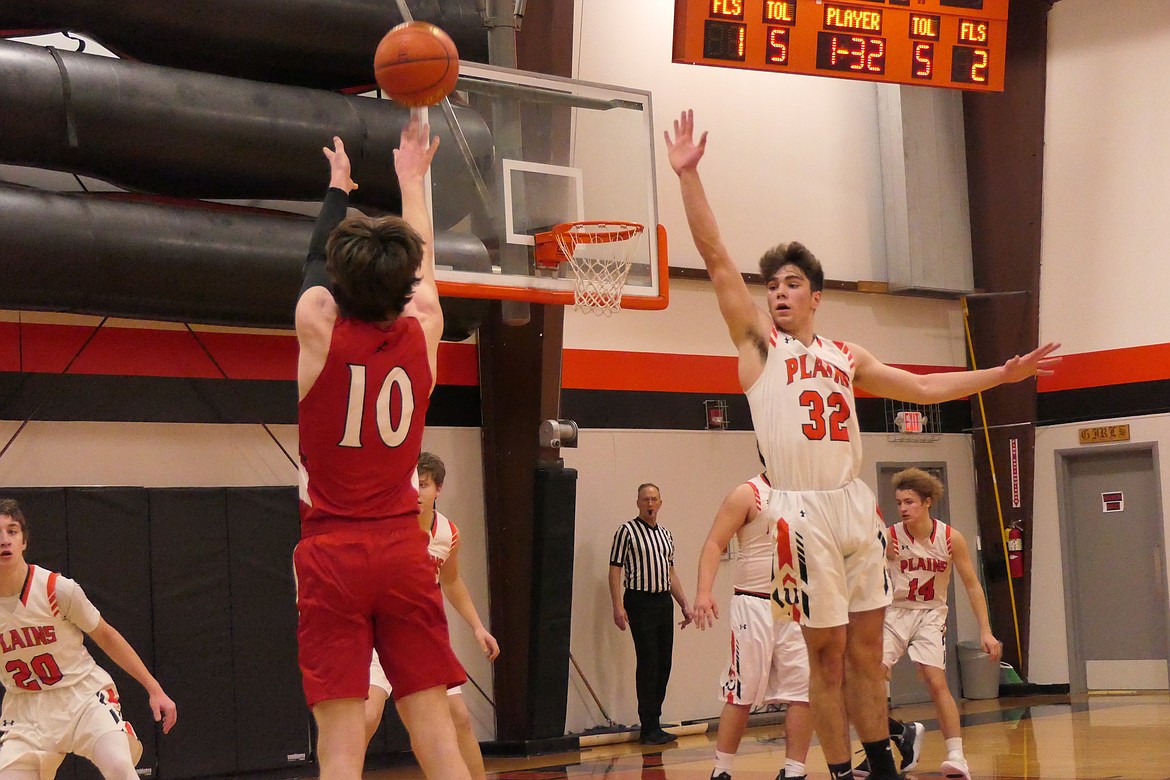 Noxon's Jeriko Smith-Roach shoots over Plains forward Nathan Feliksa during the Plains win Friday night. (Chuck Bandel/Valley Press)