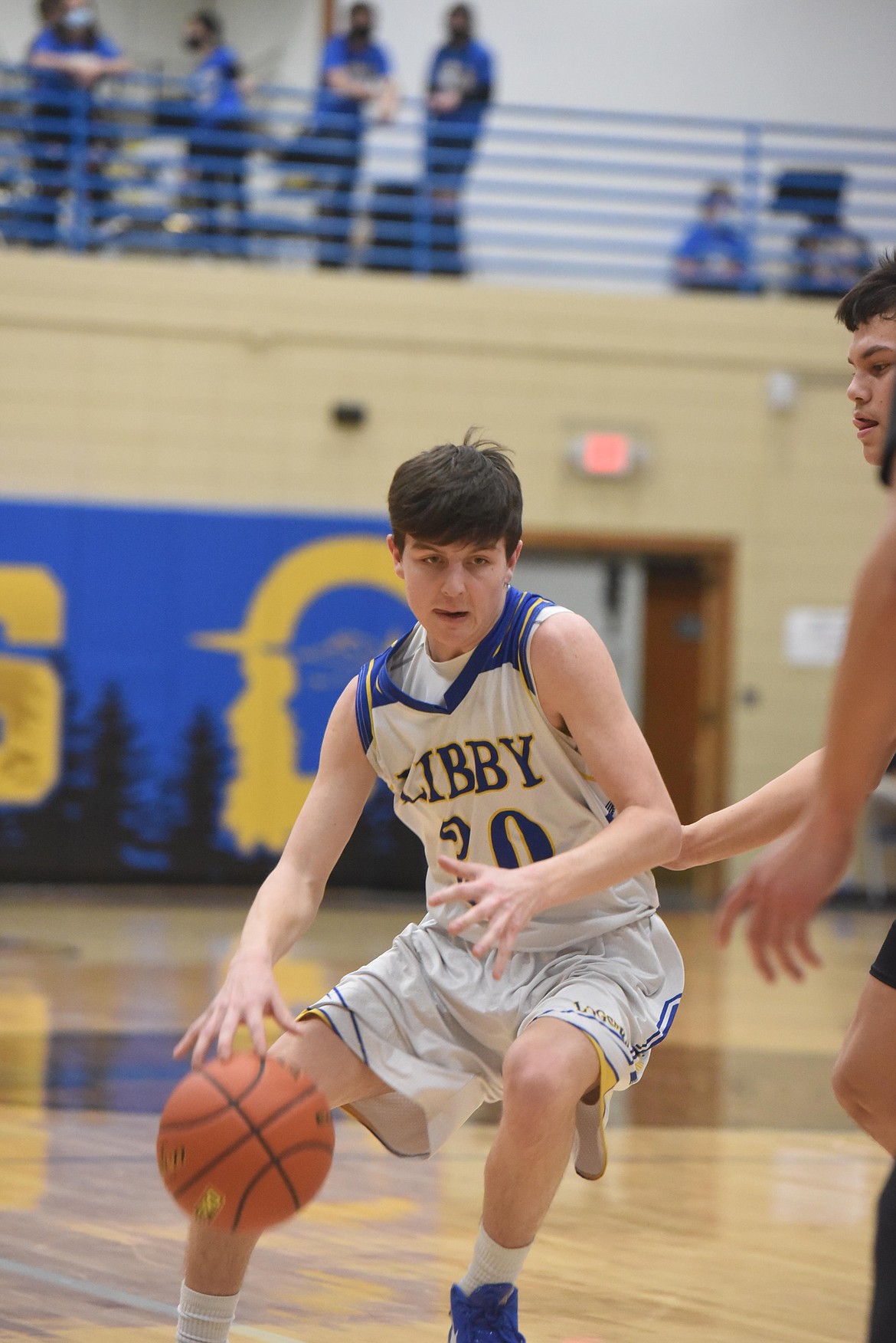Senior guard Colton Halvorson looks for an opening in the Chiefs' defense during the Loggers' Jan. 14 game against Ronan. (Will Langhorne/The Western News)