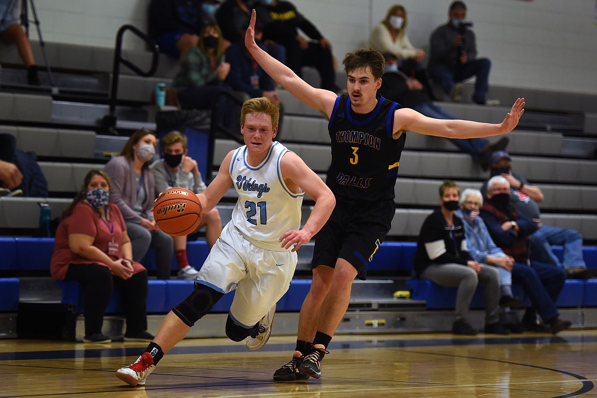 Colin Wade gets around Blue Hawks defender Nathan Schraeder.
Jeremy Weber