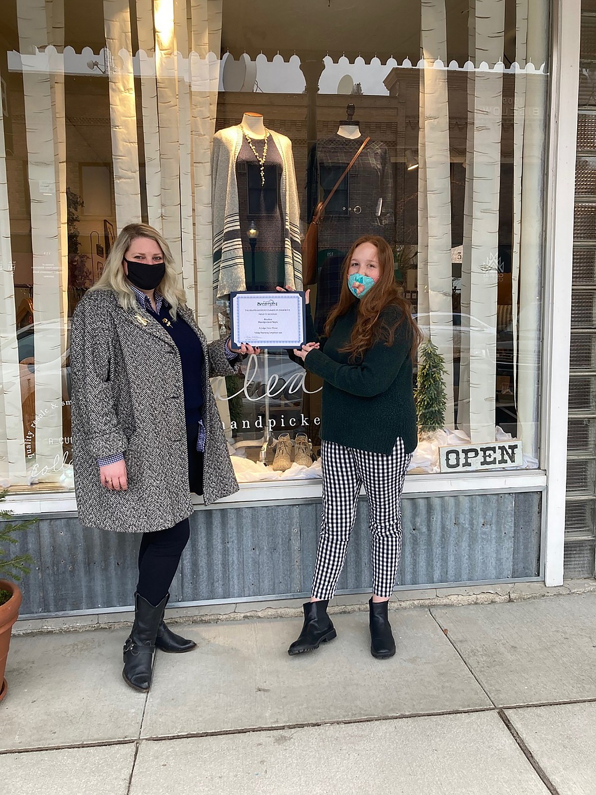 Ricci Witte of the Greater Sandpoint Chamber of Commerce presents Azalea with their 2020 Judges Choice certificate.