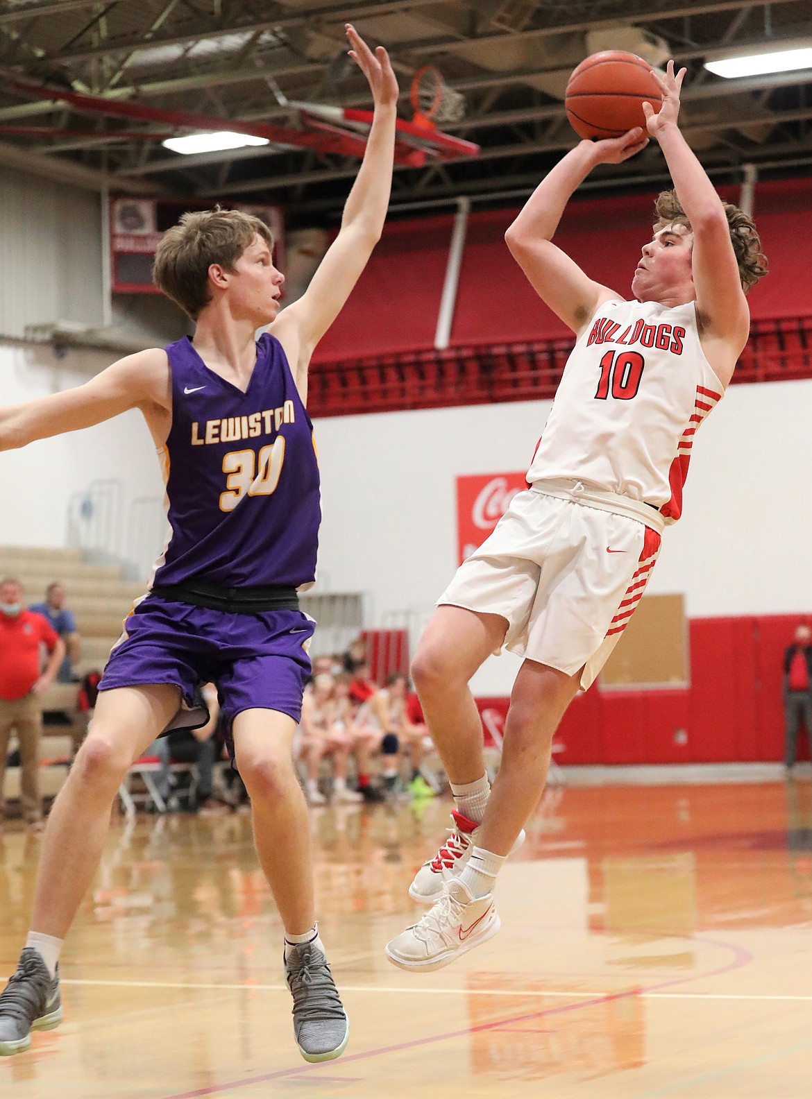 Sophomore Arie VanDenBerg attempts to knock down a shot over a Lewiston defender on Saturday.