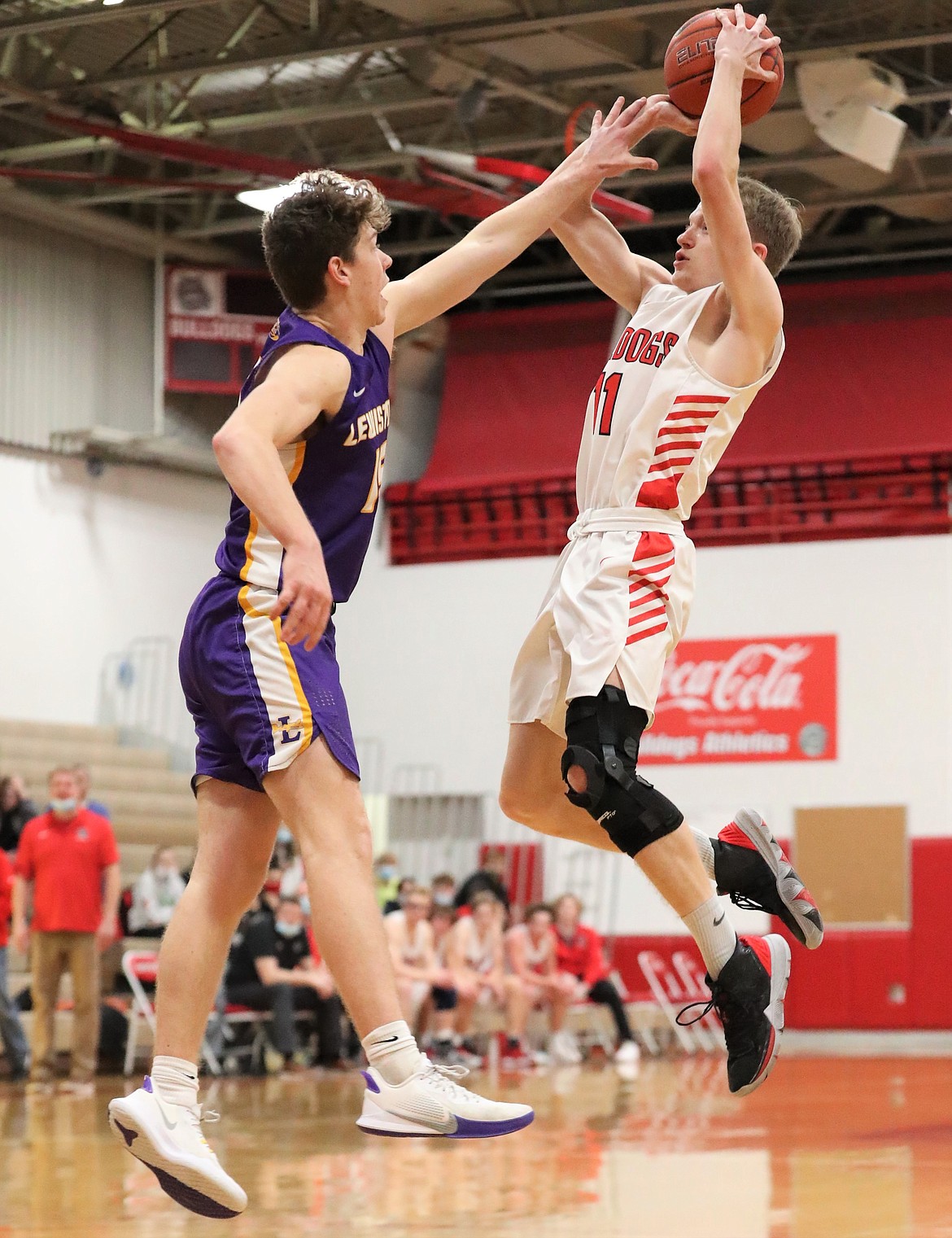 Darren Bailey attempts a shot over a Lewiston defender on Saturday.