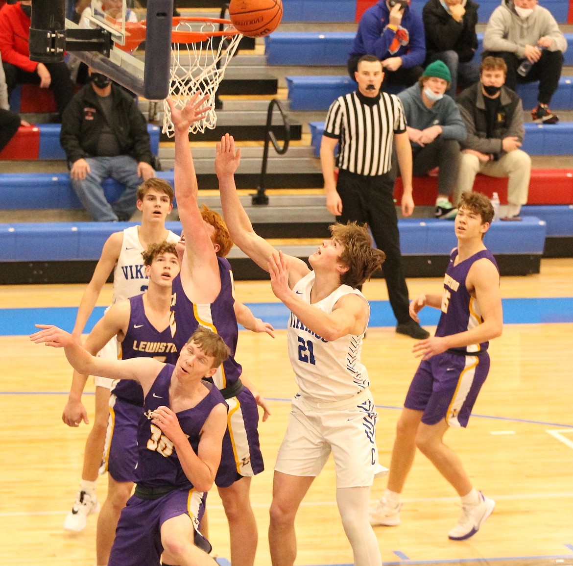 PREP BASKETBALL Vikings battle, but fall to Lewiston Coeur d'Alene Press