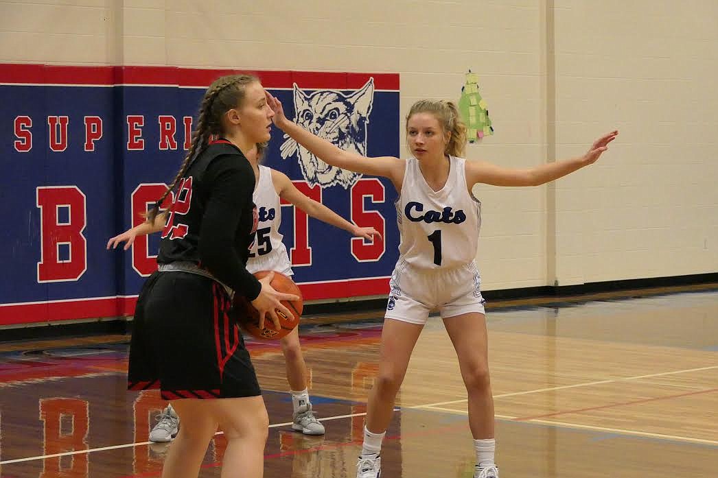 Clark Fork's Darby Haskins guards Hot Springs Lilly DeTienne Thursday night in Superior. (Chuck Bandel/Mineral Independent)