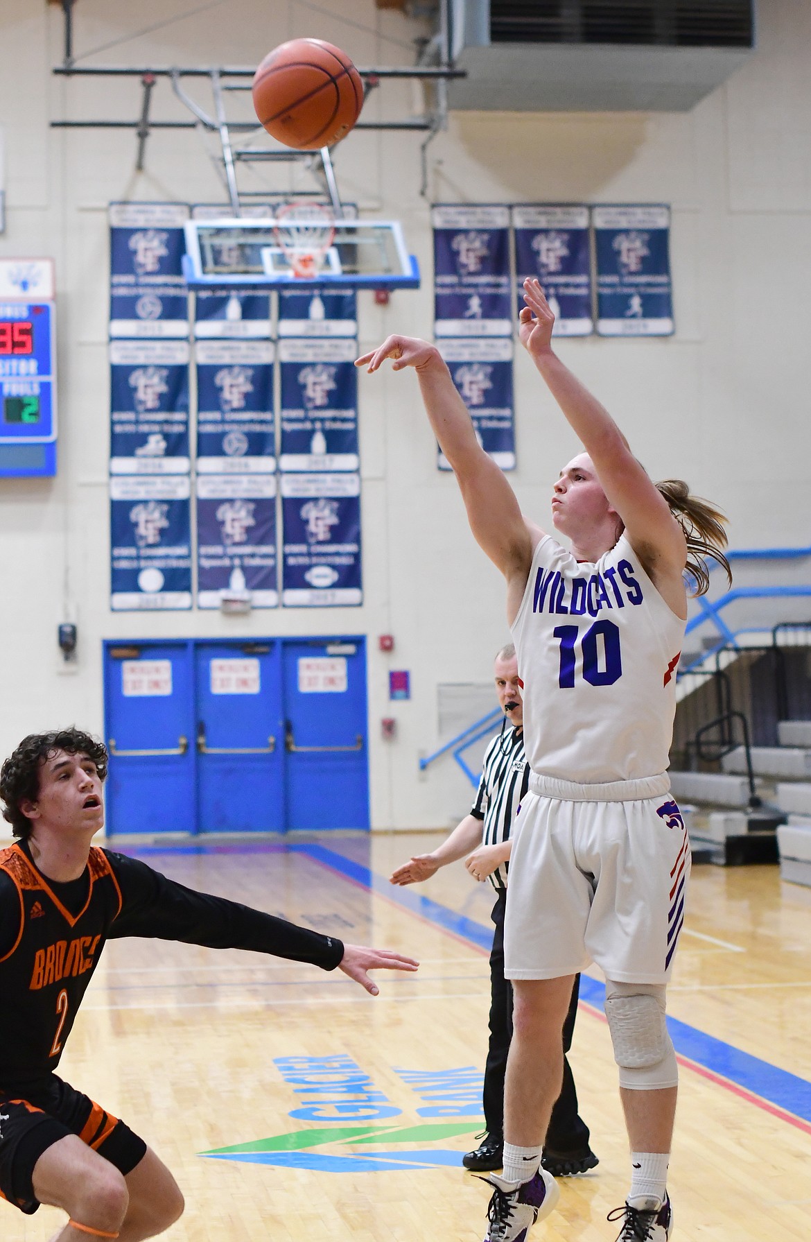 Cade Morgan with an open shot against Frenchtown Tuesday evening. (Teresa Byrd/Hungry Horse News)