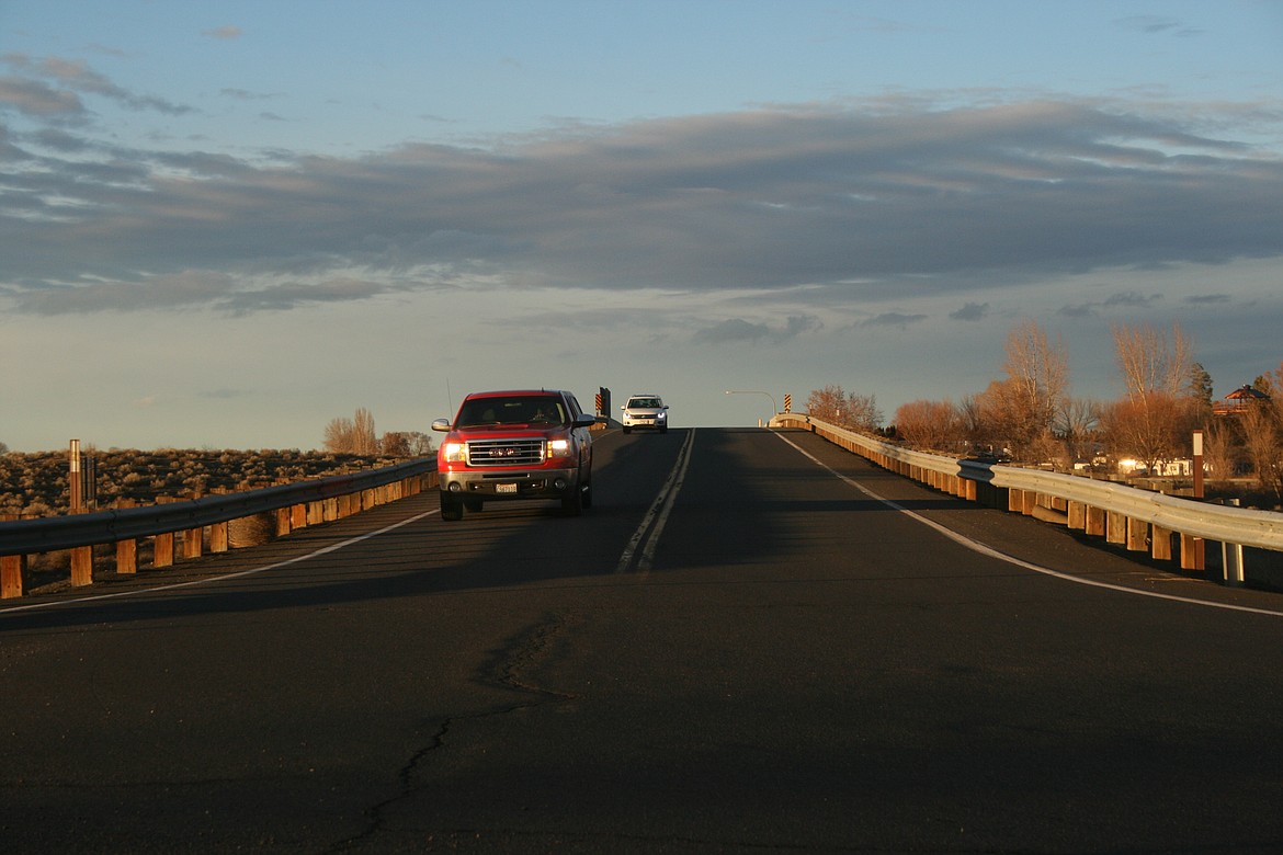 Drivers go back and forth from Mae Valley over the Hansen Road overpass. Moses Lake city officials are conducting a study to determine the impact of growth in Mae Valley on traffic in the area.