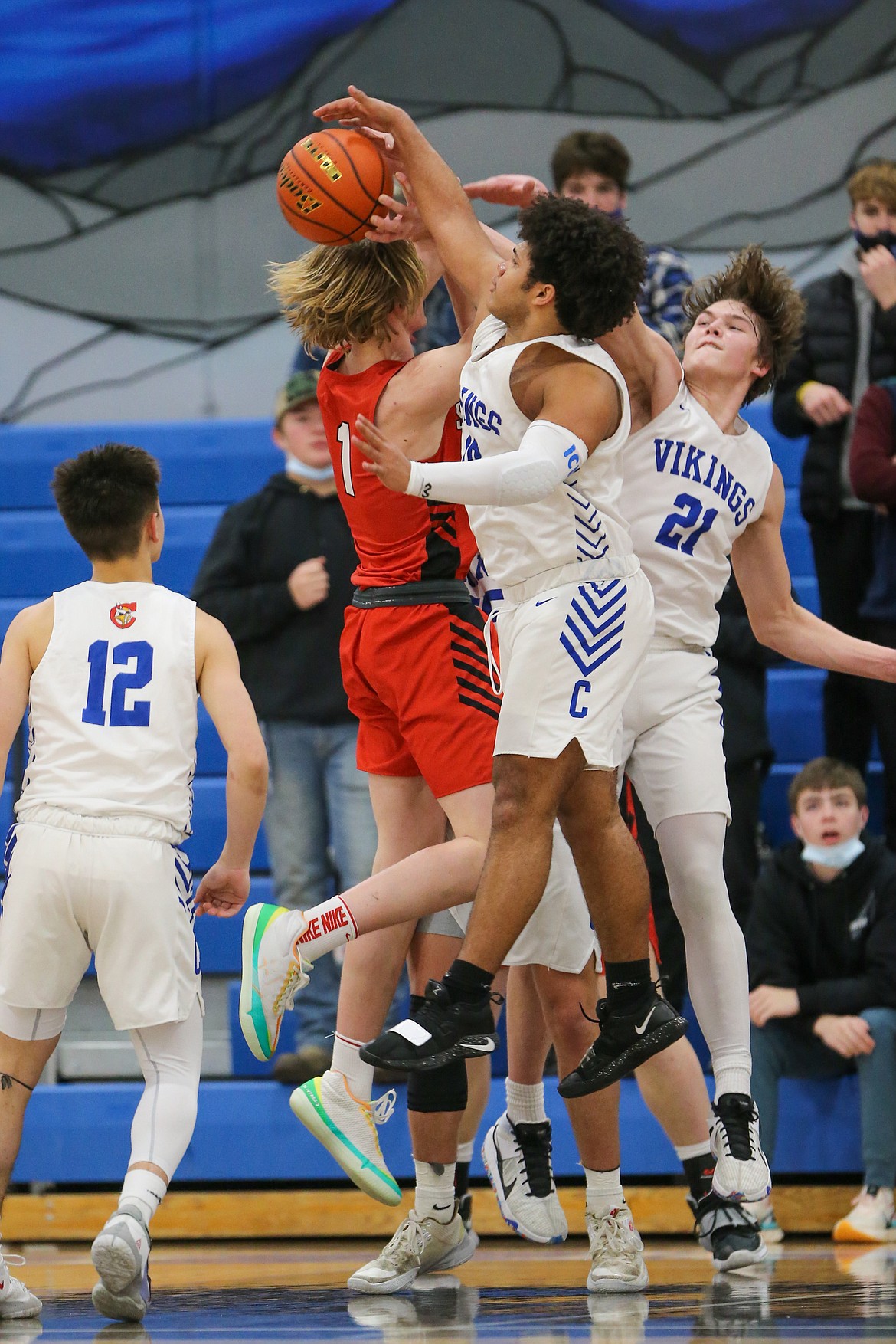 JASON DUCHOW PHOTOGRAPHY
Steven Burgess, right, and Cameren Cope, rear, of Coeur d'Alene challenge a shot by Colin Roos (1) of Sandpoint on Thursday night at Viking Court.