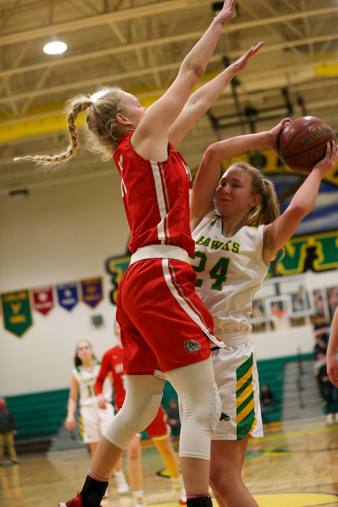 JASON DUCHOW PHOTOGRAPHY
Addie Kiefer of Lakeland looks to pass around the defense of Hattie Larson of Sandpoint on Saturday night.