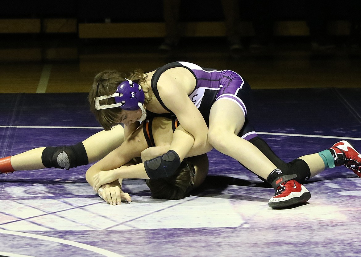 Polson's Ryley Knutson and Ronan's Ian Dillard met at 103 pounds in February. (Courtesy of Bob Gunderson)
