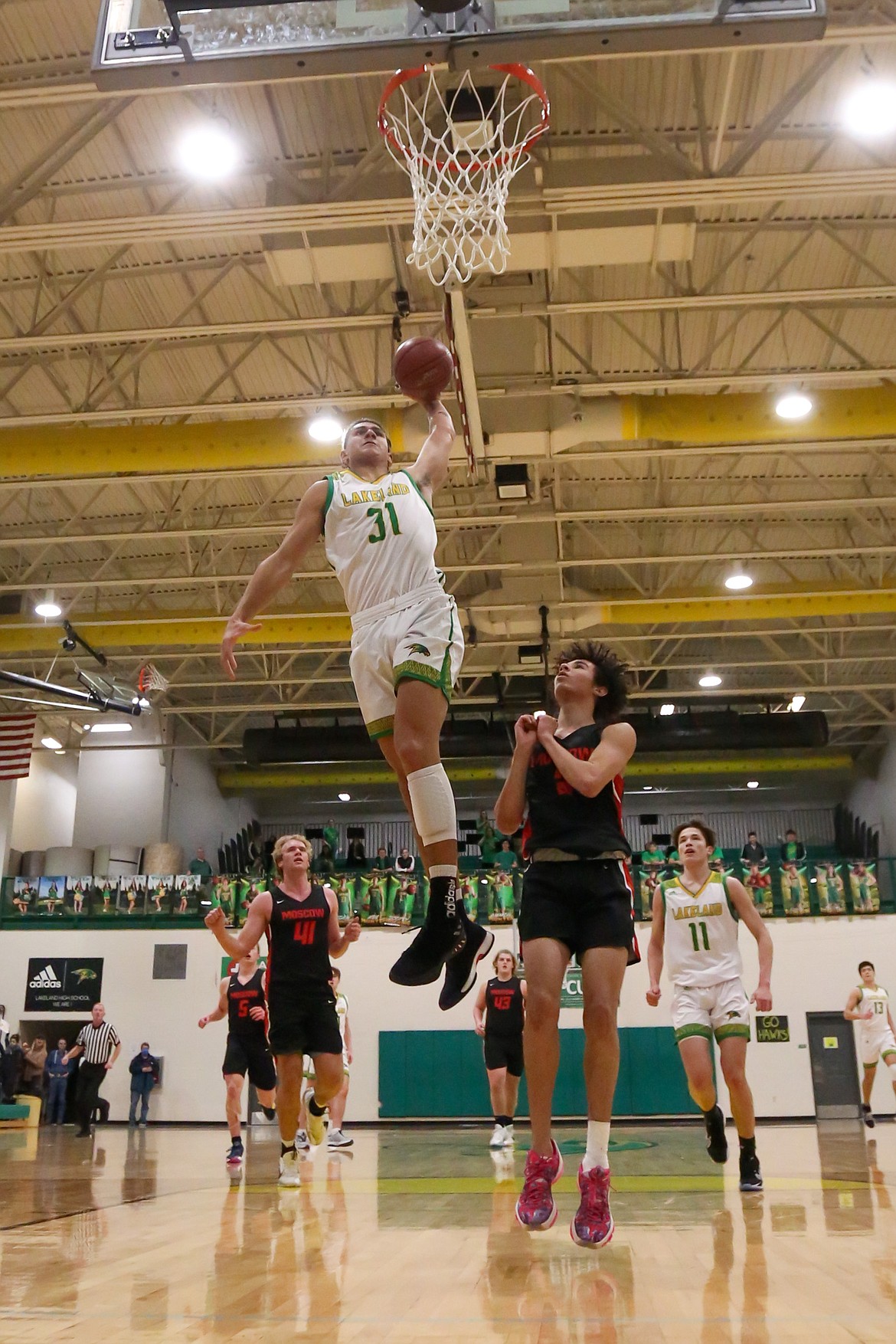 JASON DUCHOW PHOTOGRAPHY
Jalen Skalskiy of Lakeland soars in for a dunk during the first half against Moscow in Game 1 of a best-of-3 series for the 4A Region boys basketball title Wednesday night in Rathdrum.