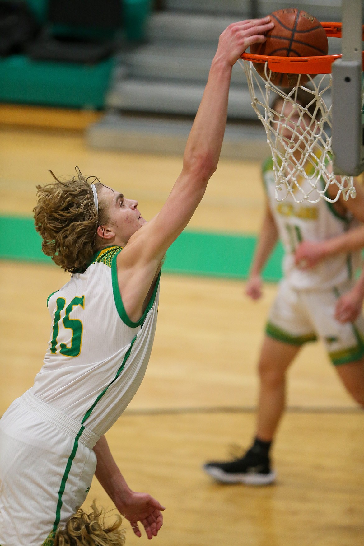 JASON DUCHOW PHOTOGRAPHY
Noah Haaland of Lakeland leaps over a Moscow player for a putback dunk on Wednesday in Game 1 of a best-of-3 series for the 4A Region 1 boys basketball title at Hawk Court.