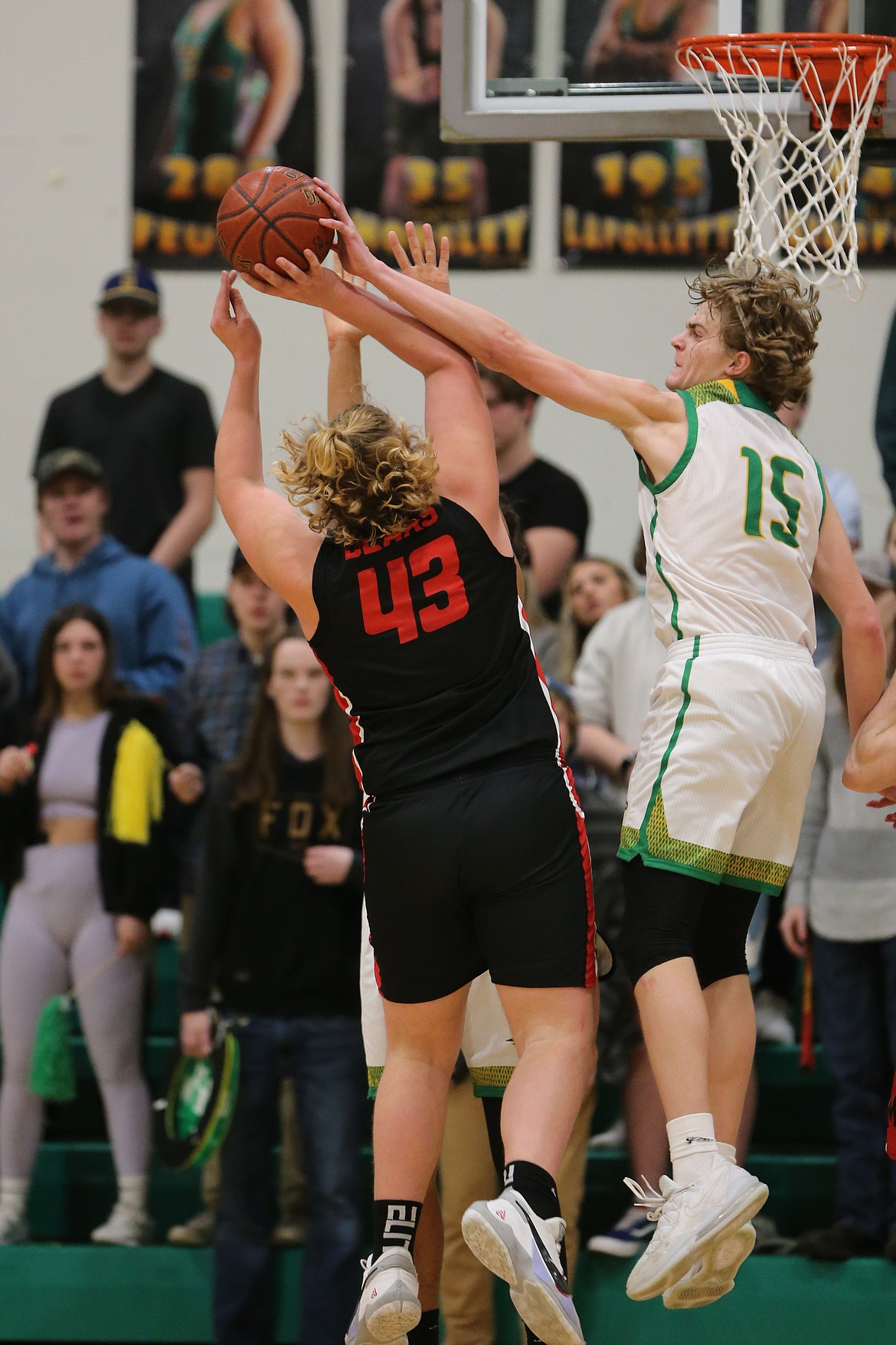 JASON DUCHOW PHOTOGRAPHY
Noah Haaland (15) of Lakeland blocks a shot by Tyler Skinner of Moscow on Friday in Game 2 of a best-of-3 series for the 4A Region 1 basketball championship at Hawk Court.