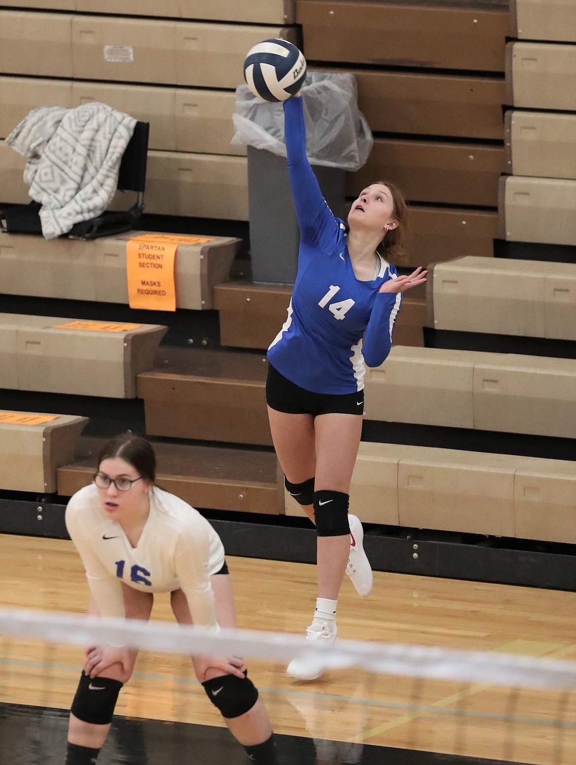 Kendall Hitchliff on River City's U16 team serves the ball on Sunday.