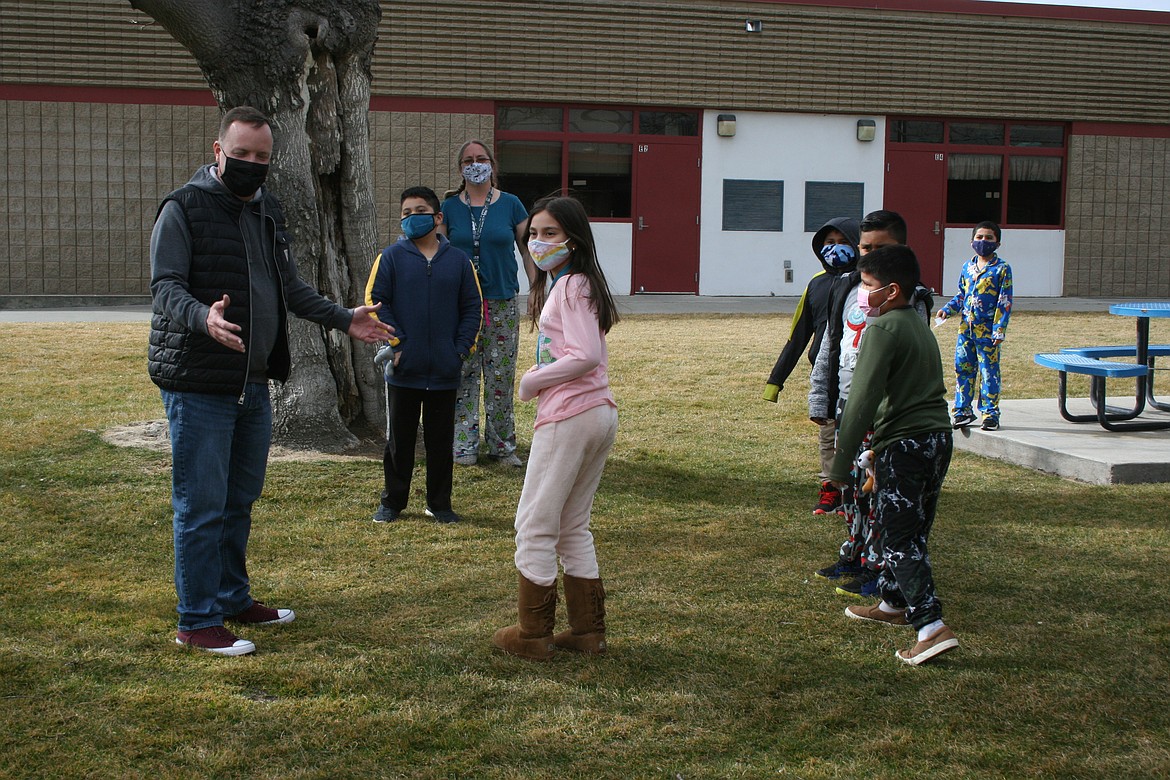 New Wahluke School District superintendent Andy Harlow (left) talks with Mattawa Elementary students Friday.