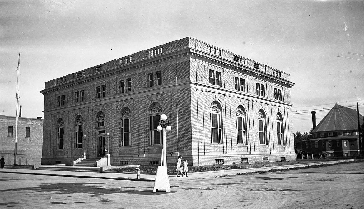 An early image of Kalispell's Federal Building. (Vernon Weed photo)