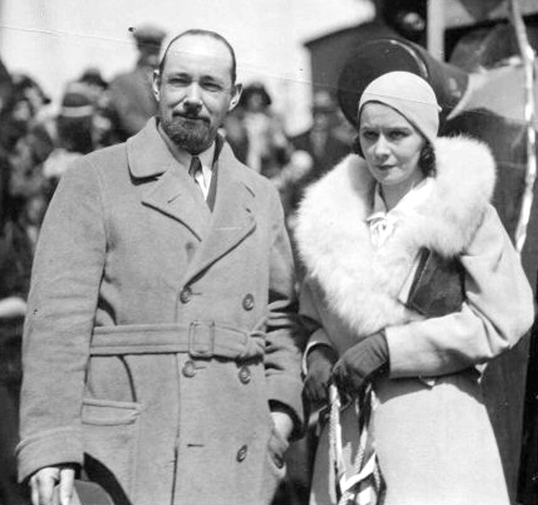 After the official global air tour ended in Lakehurst, New Jersey, William Randolph Hearst gave Sir Hubert Wilkins and his bride Suzanne a free trip on the Hindenburg’s first flight from Germany to New York as a wedding present.