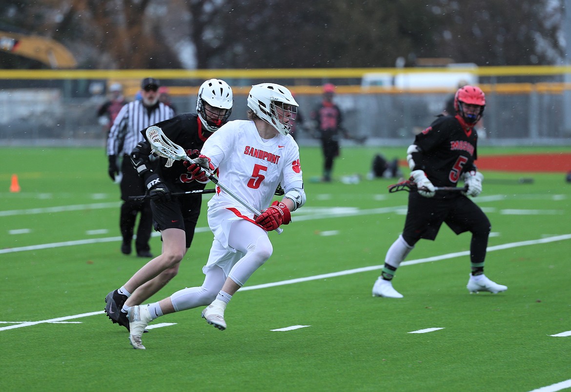 Owen Wimmer attacks the Moscow defense on Wednesday.