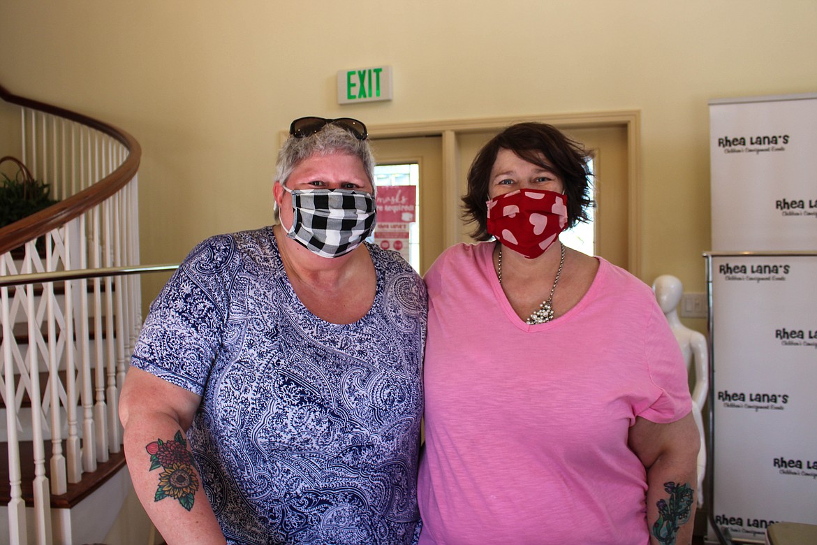 Foster parents Cindi Jackson (left) and Carol Johns shop at the Rhea Lana’s consignment event.