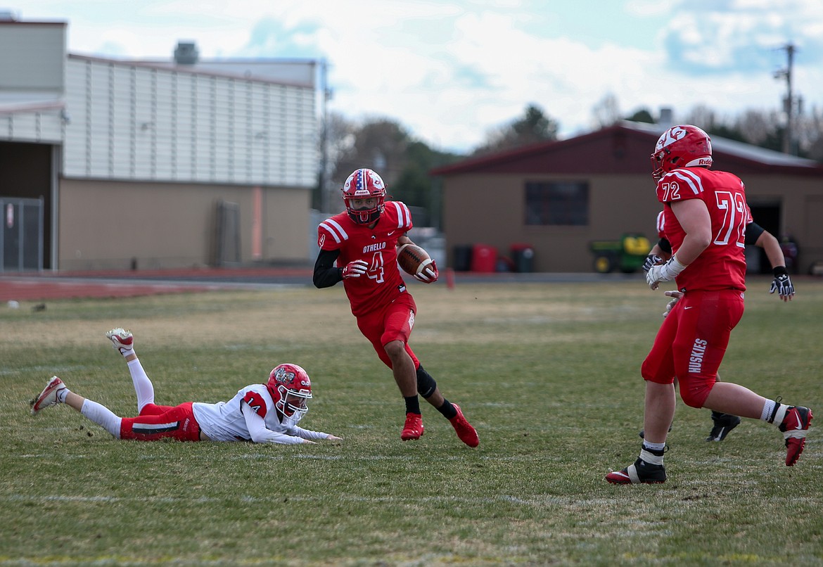 Othello High School's Sonny Asu (4) rushes up the field against Clarkston High School on Saturday, March 20 in Othello.