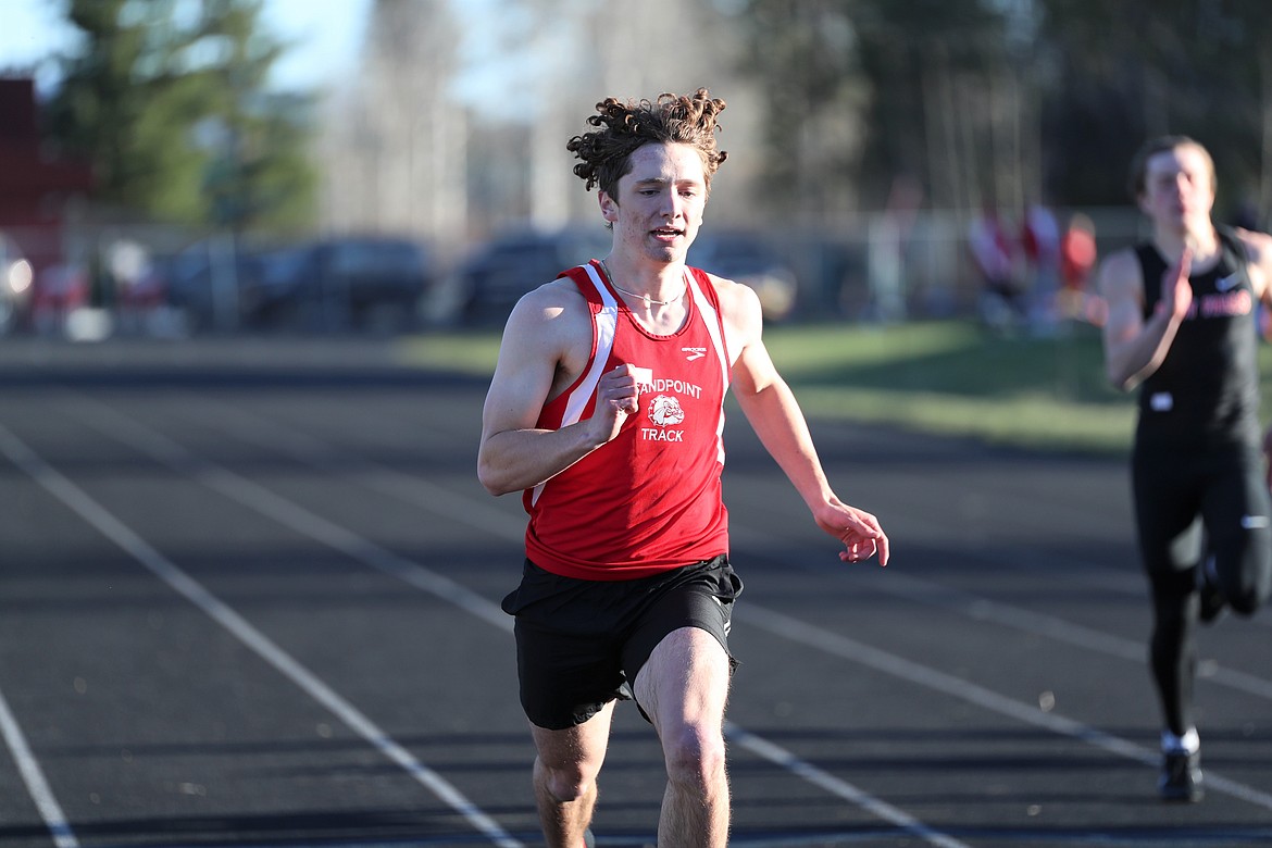 Peyton Ennis runs in the 200 on Tuesday.