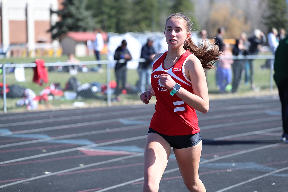 Payton Betz competes in the 1600 on Tuesday.