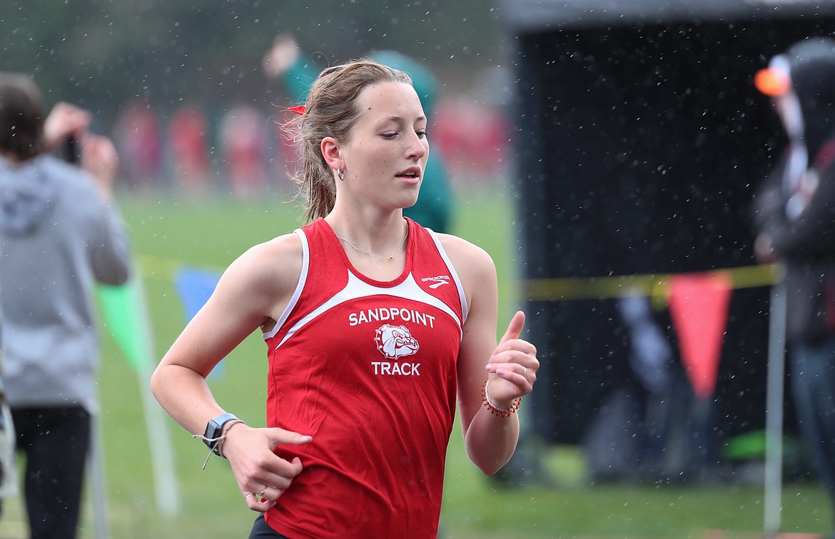 Maren Davidson leads the 800 on Saturday.