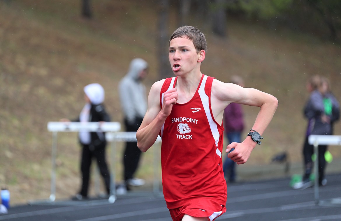 Nathan Roche runs in the 3200 on Saturday.