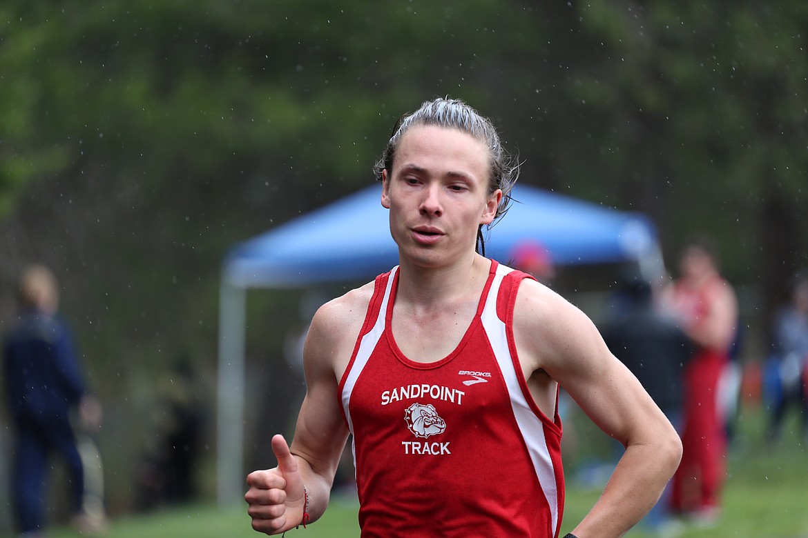 Nikolai Braedt runs in the 3200 on Saturday.