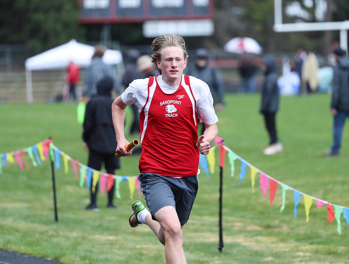 Stone Lee nears the finish of the 4x200 relay on Saturday.