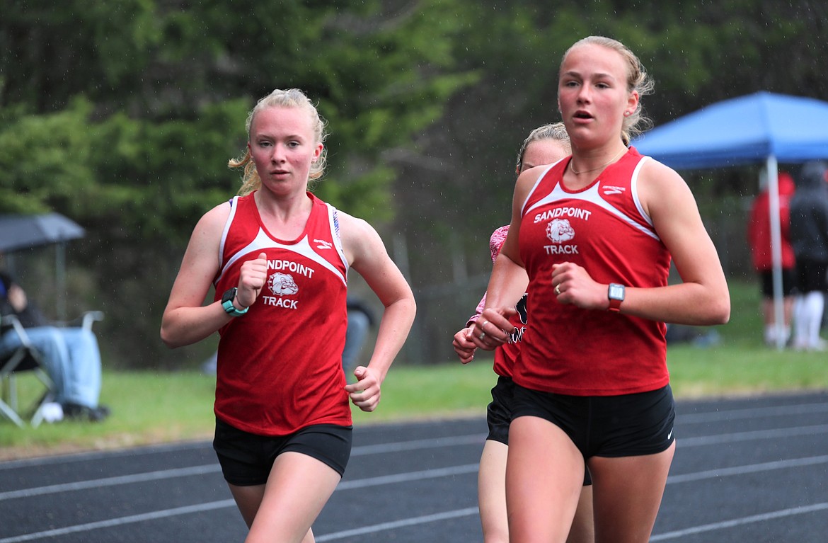 Mackenzie Suhy-Gregoire (left) and Ara Clark run side-by-side in the 3200 on Saturday.
