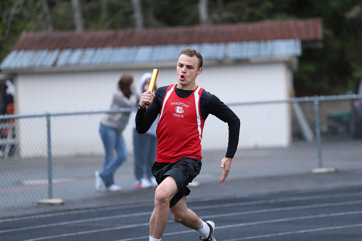 Zac Whittom runs a leg in the 4x200 relay on Saturday.