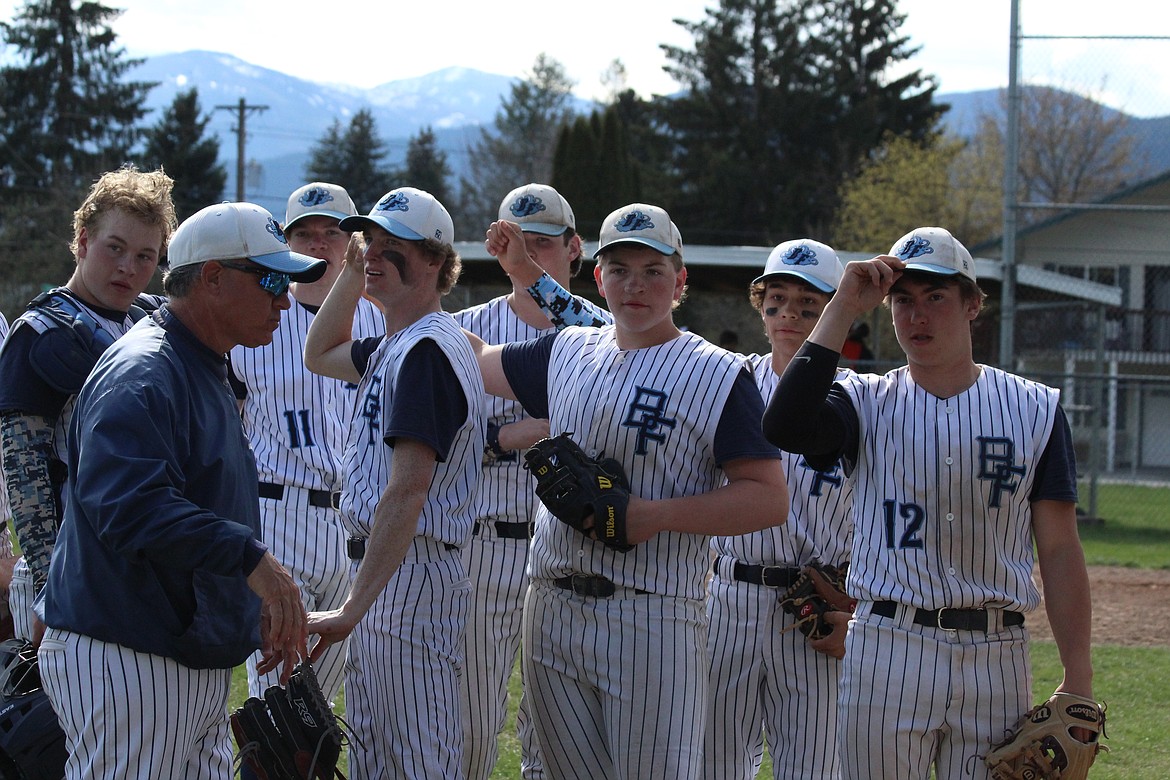 (Picture by Victor Corral Martinez)
Head coach Tom Turpin rallying the team after the first win in a doubleheader