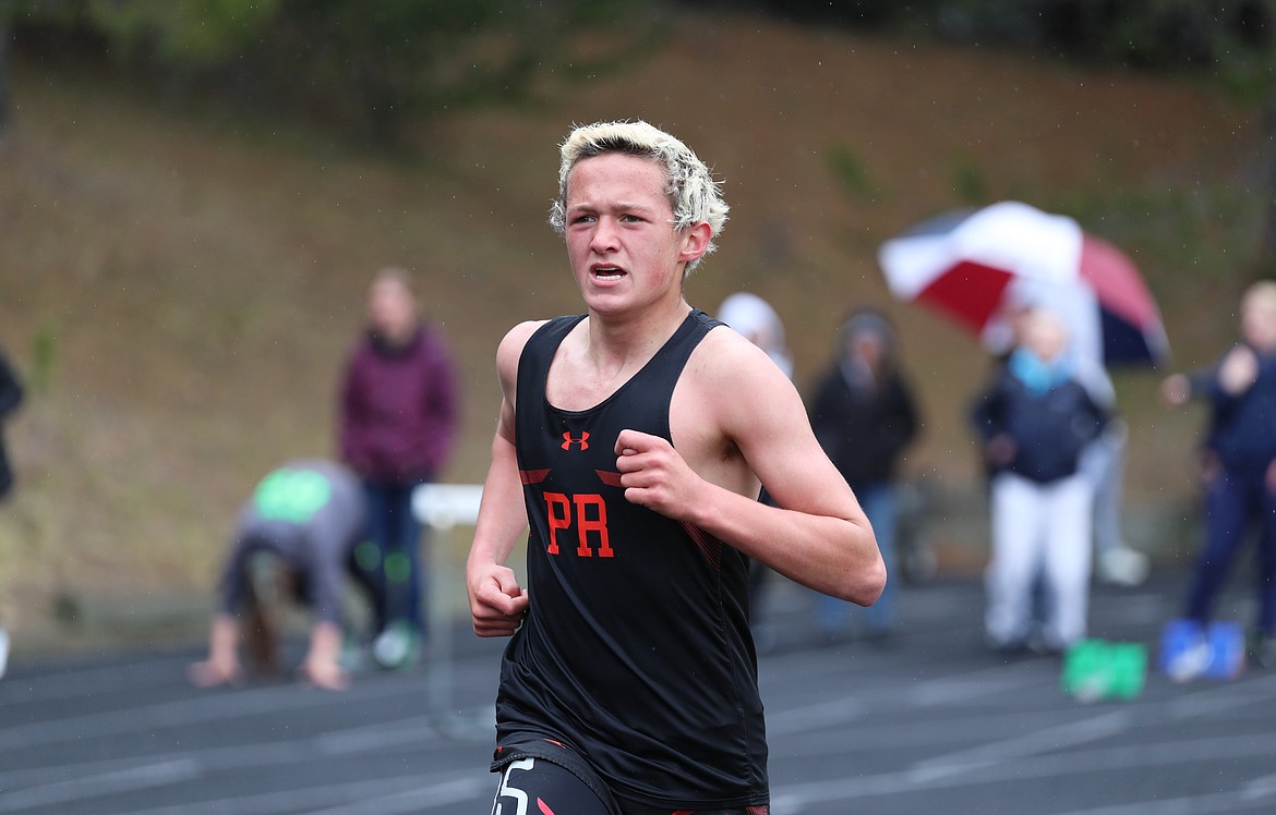 Dylan Lord nears the finish of the 3200.