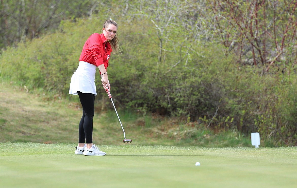 CeCe Deprez putts on Monday.