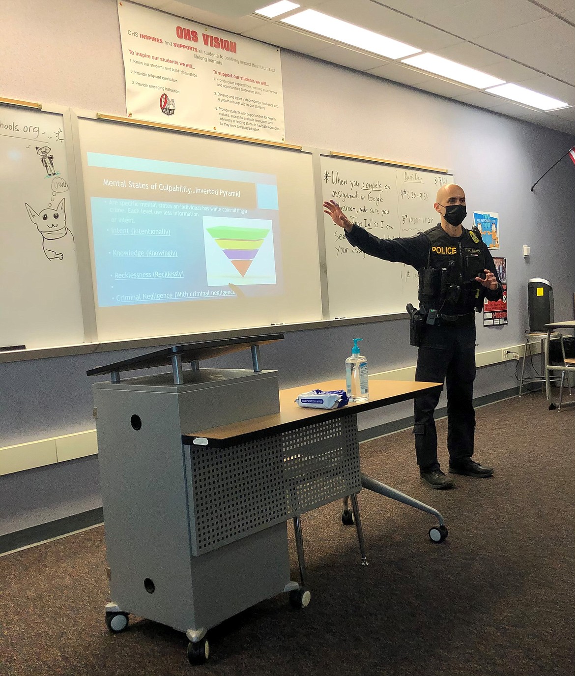 Othello Police Department school resource officer Aaron Garza talks to the Othello High School law and justice class.