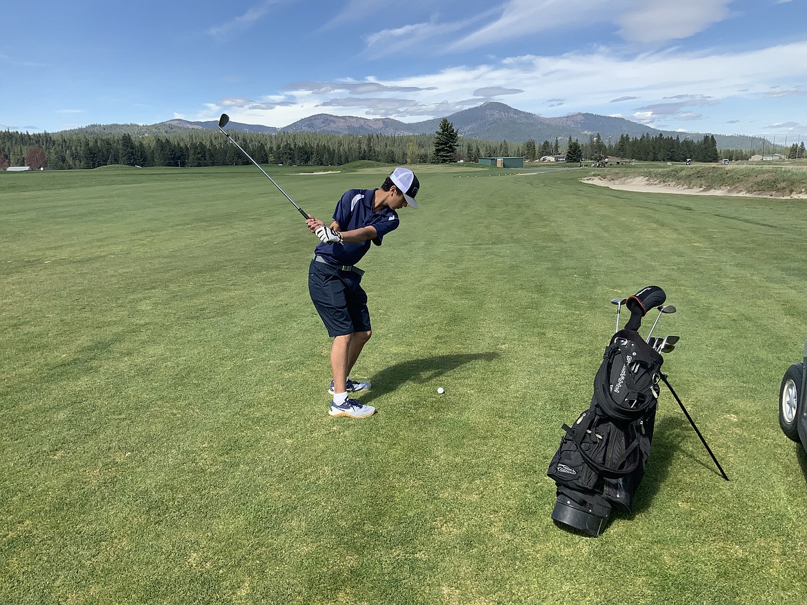 Isidro Perez hitting an approach shot