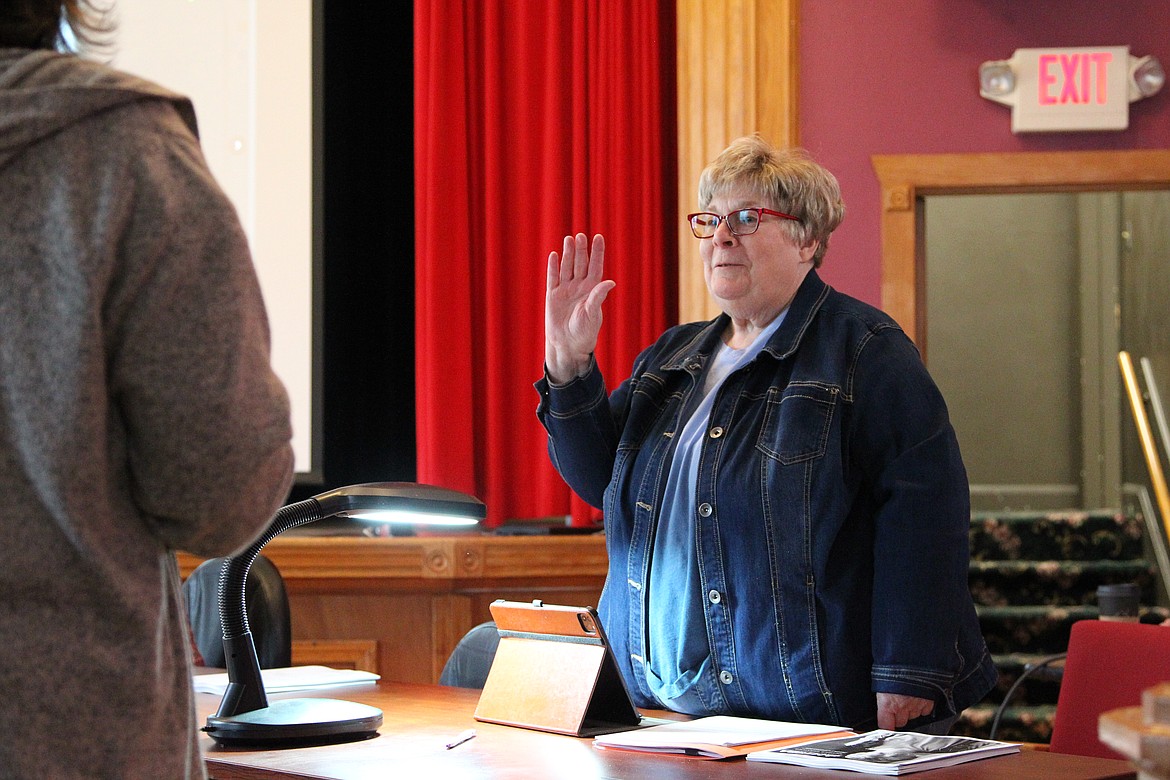 Bgee Zimmerman takes her oath of office during a May 10 school board meeting. Zimmerman, a member of the board since 2015, was sworn in after running unopposed for her seat. (Will Langhorne/The Western News)