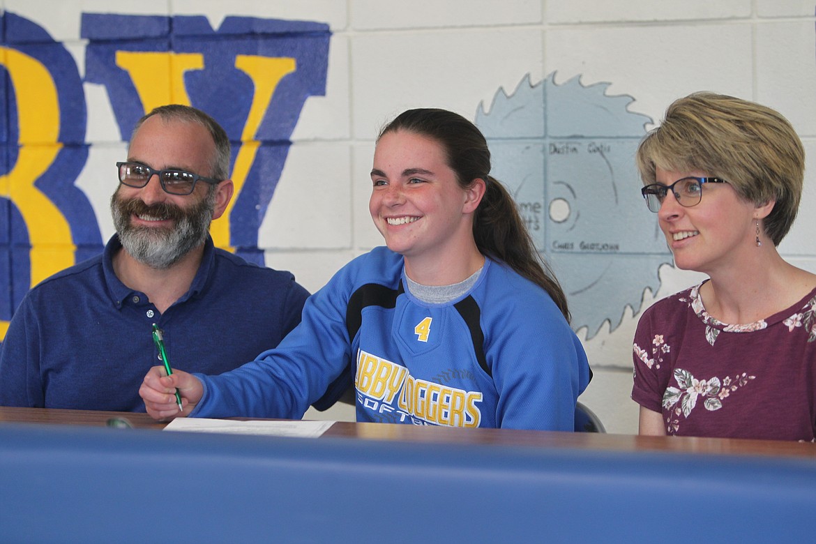 Bethany Thomas signs her letter of intent to play softball for Concordia University on May 19. Her parents Steven and Lisa Thomas look on. (Will Langhorne/The Western News)