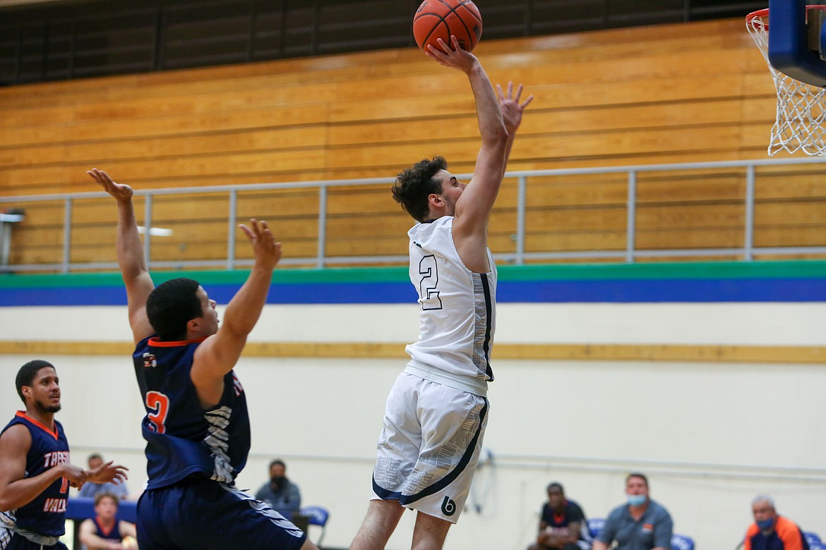 Zack Welch flies in to score for Big Bend in the first half of the 100-77 win over Treasure Valley Community College on Saturday.