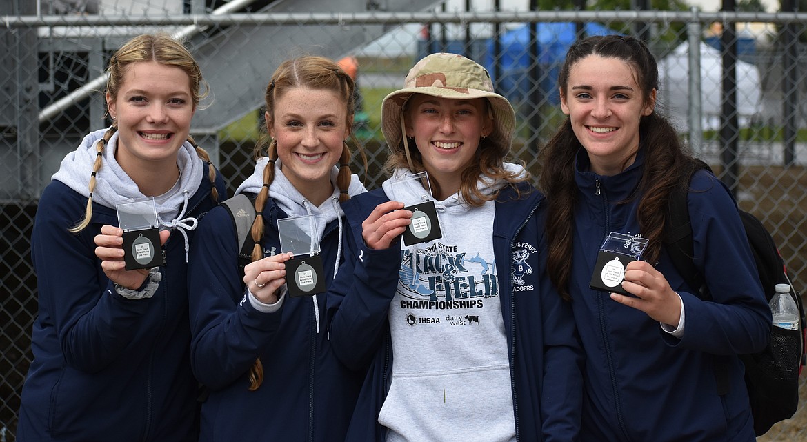 (Photo courtesy of Maureen Blackmore)
Girls 4x400m Relay 3A State taking second Place
