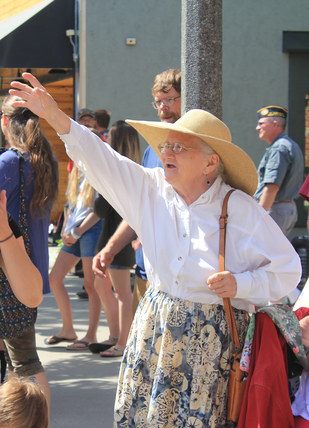 Memorial Day parade 2021 spectator saying "thank you" as servicemen passed by (Photo by Rose Shababy)